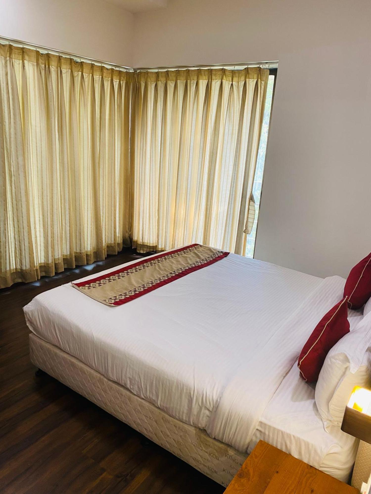 Mumbai House Luxury Apartments Santacruz East, Mumbai Exteriör bild