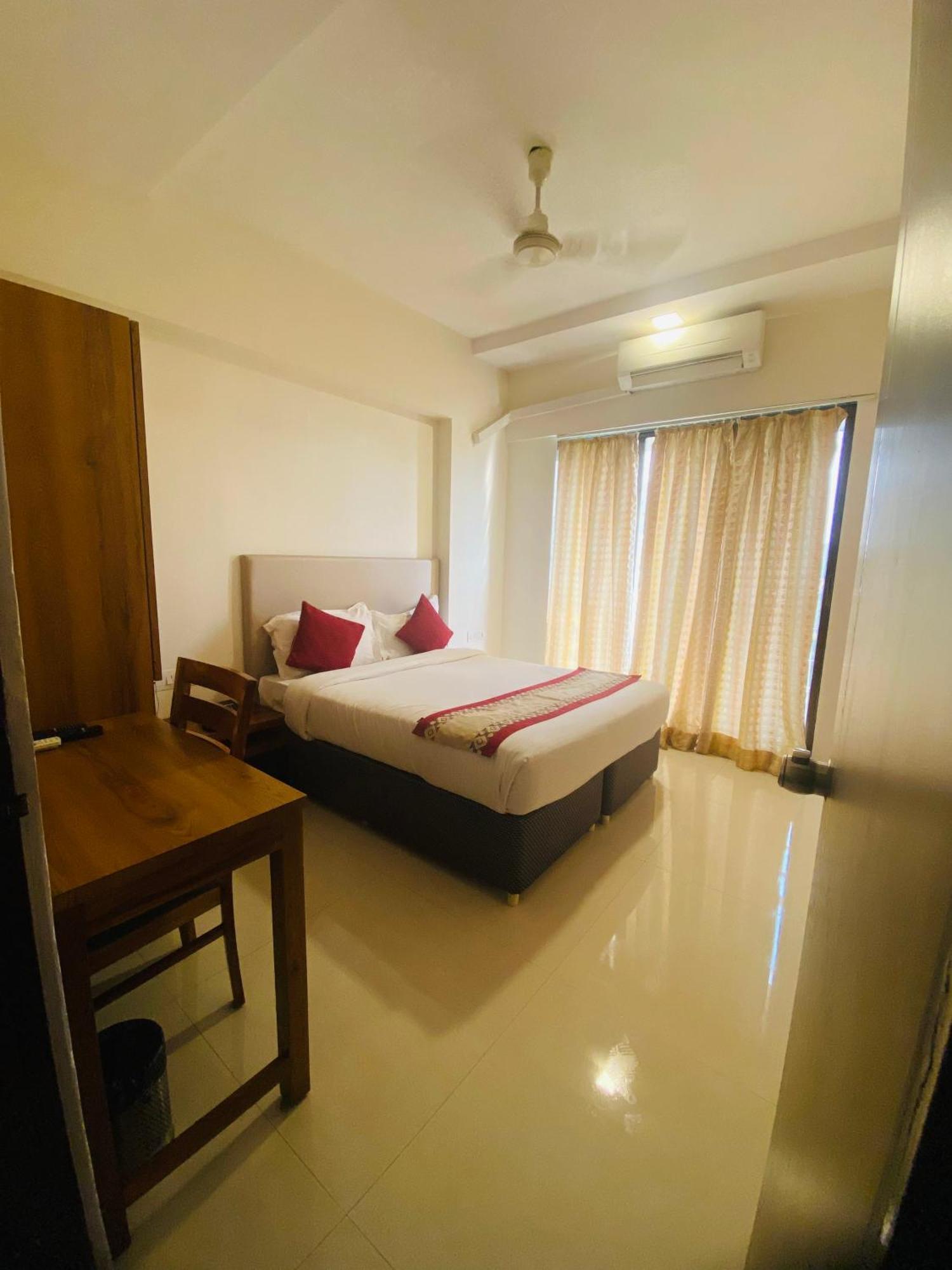 Mumbai House Luxury Apartments Santacruz East, Mumbai Exteriör bild