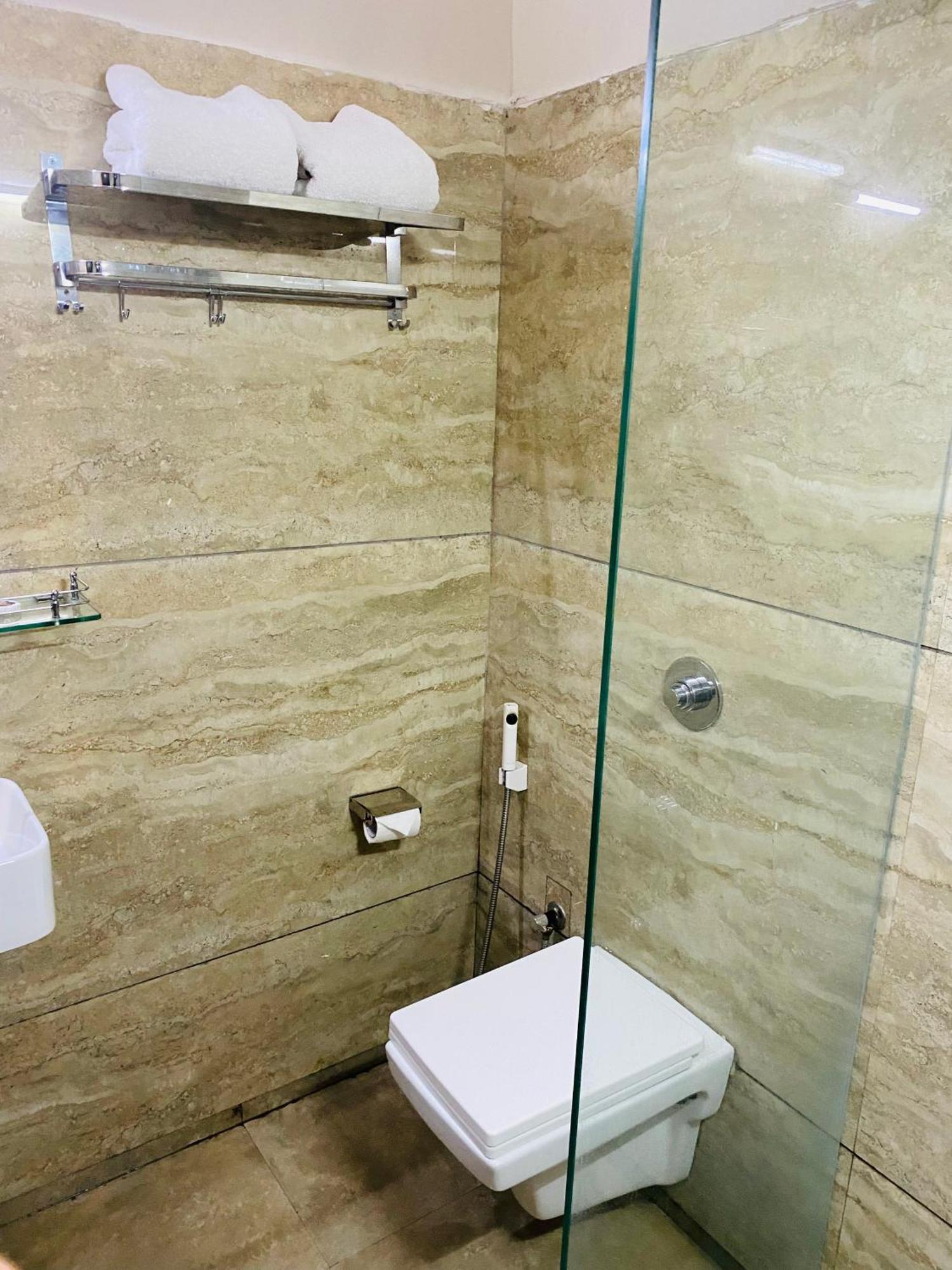 Mumbai House Luxury Apartments Santacruz East, Mumbai Exteriör bild