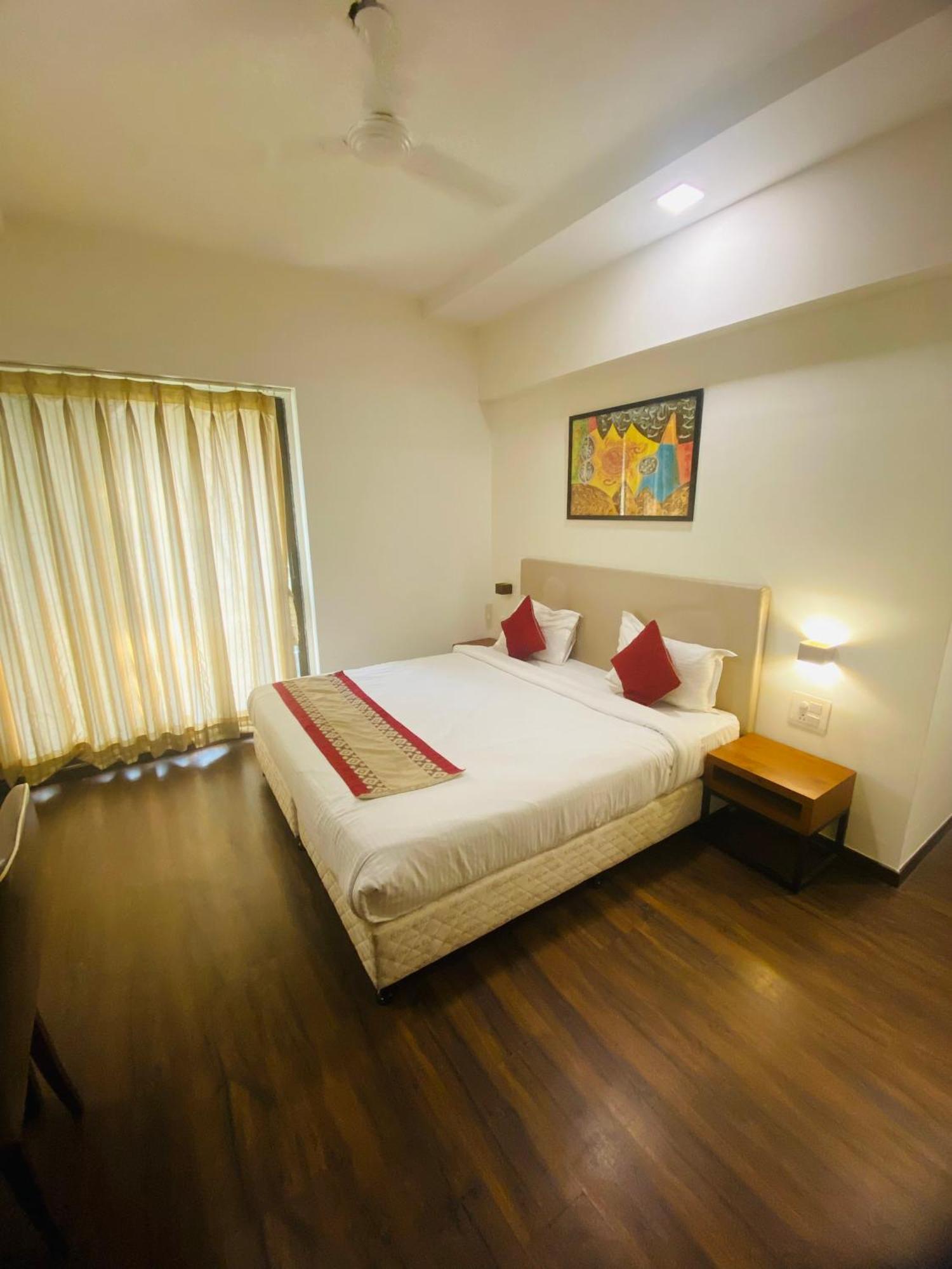Mumbai House Luxury Apartments Santacruz East, Mumbai Exteriör bild
