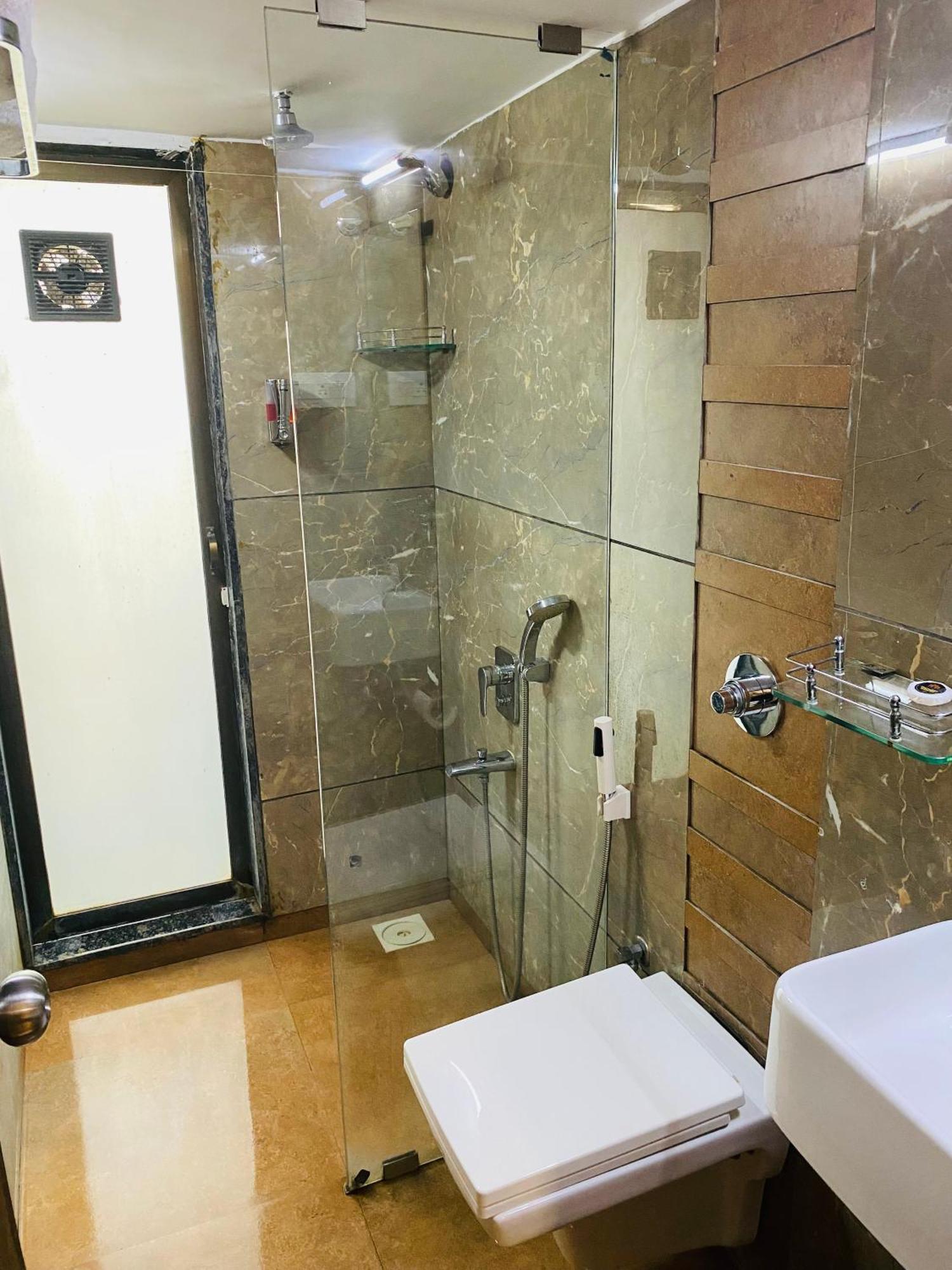 Mumbai House Luxury Apartments Santacruz East, Mumbai Exteriör bild