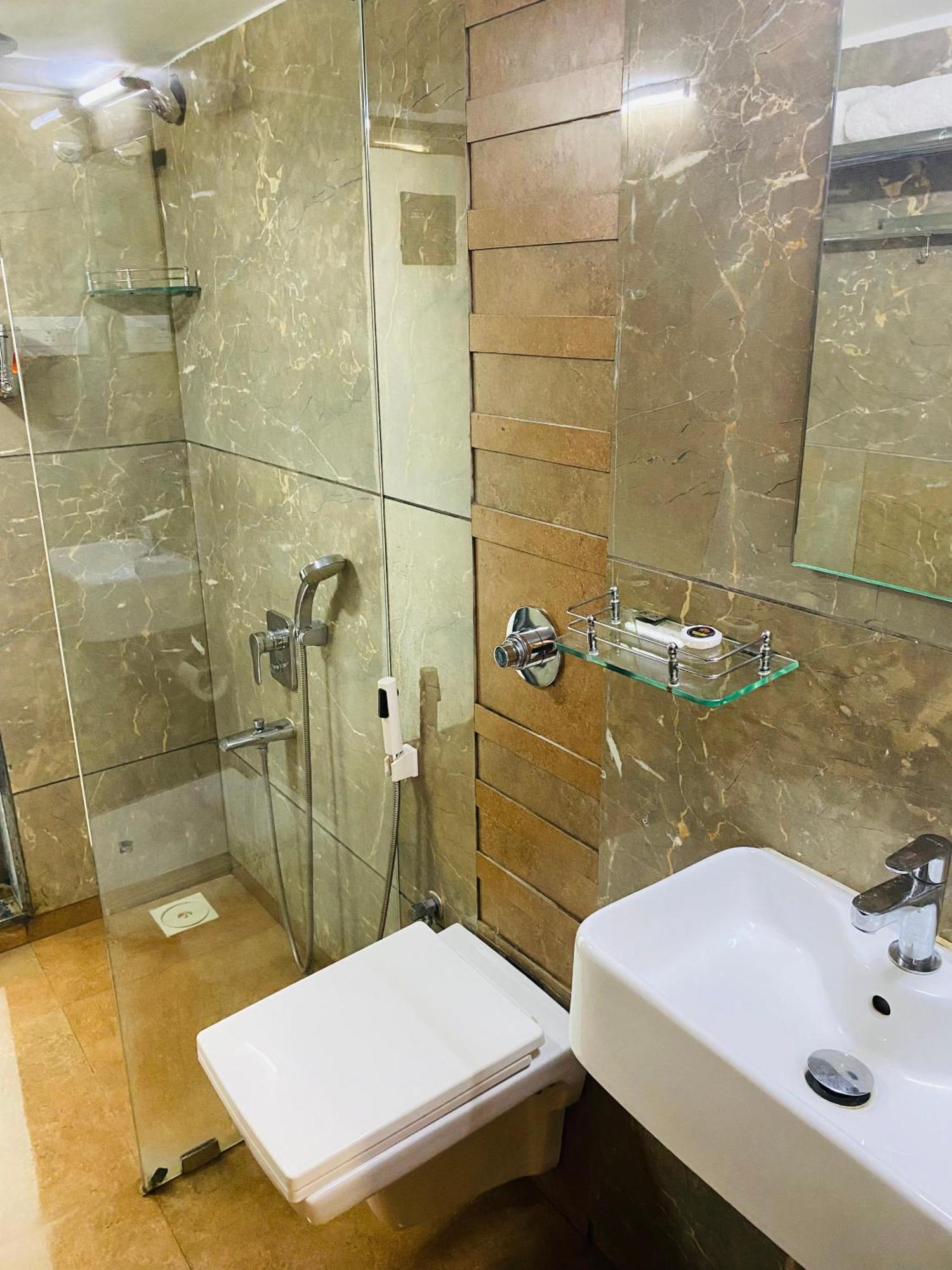 Mumbai House Luxury Apartments Santacruz East, Mumbai Exteriör bild