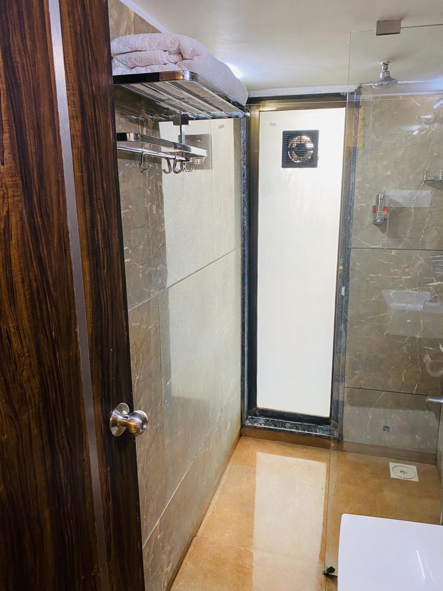 Mumbai House Luxury Apartments Santacruz East, Mumbai Exteriör bild