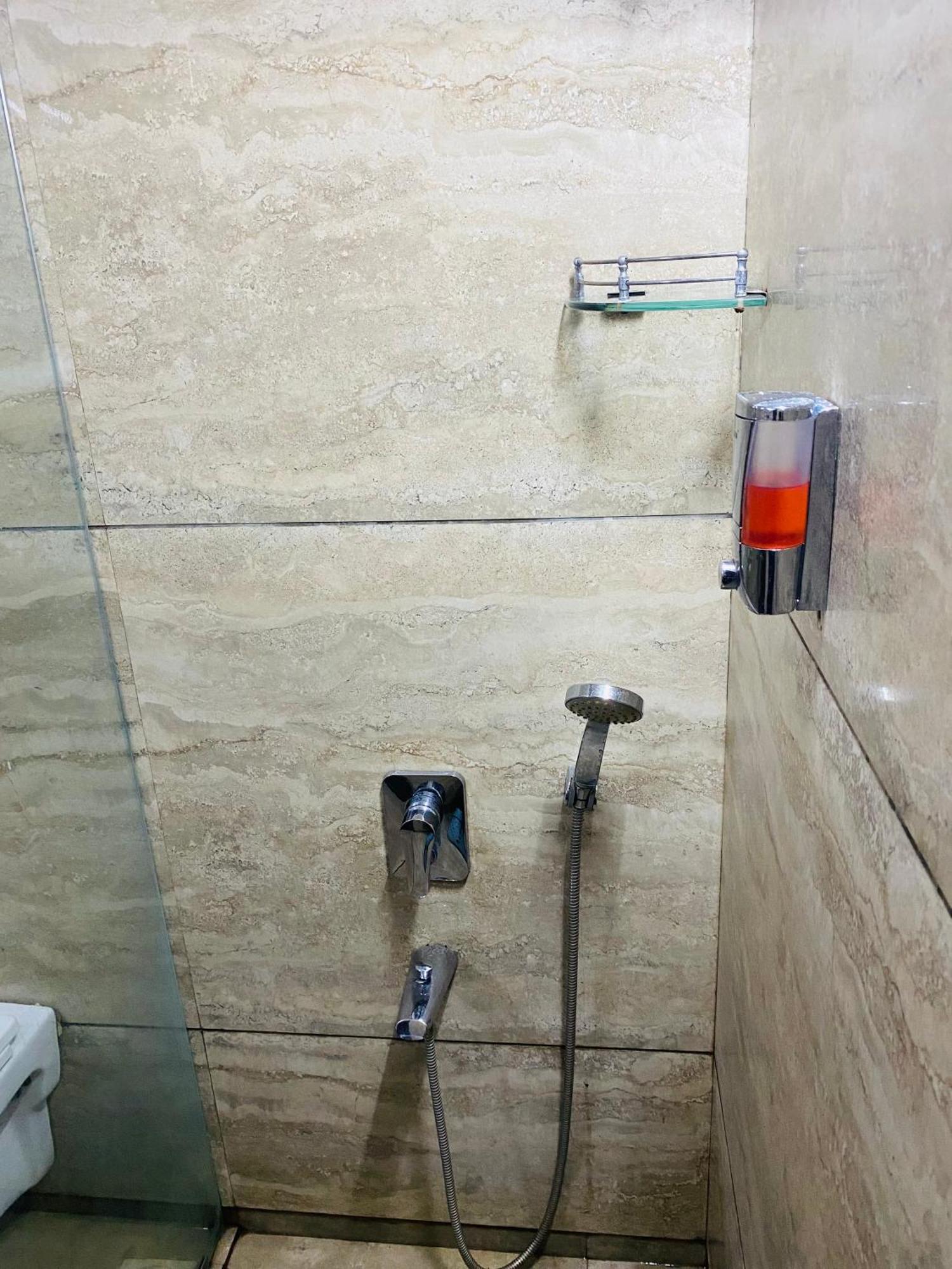 Mumbai House Luxury Apartments Santacruz East, Mumbai Exteriör bild