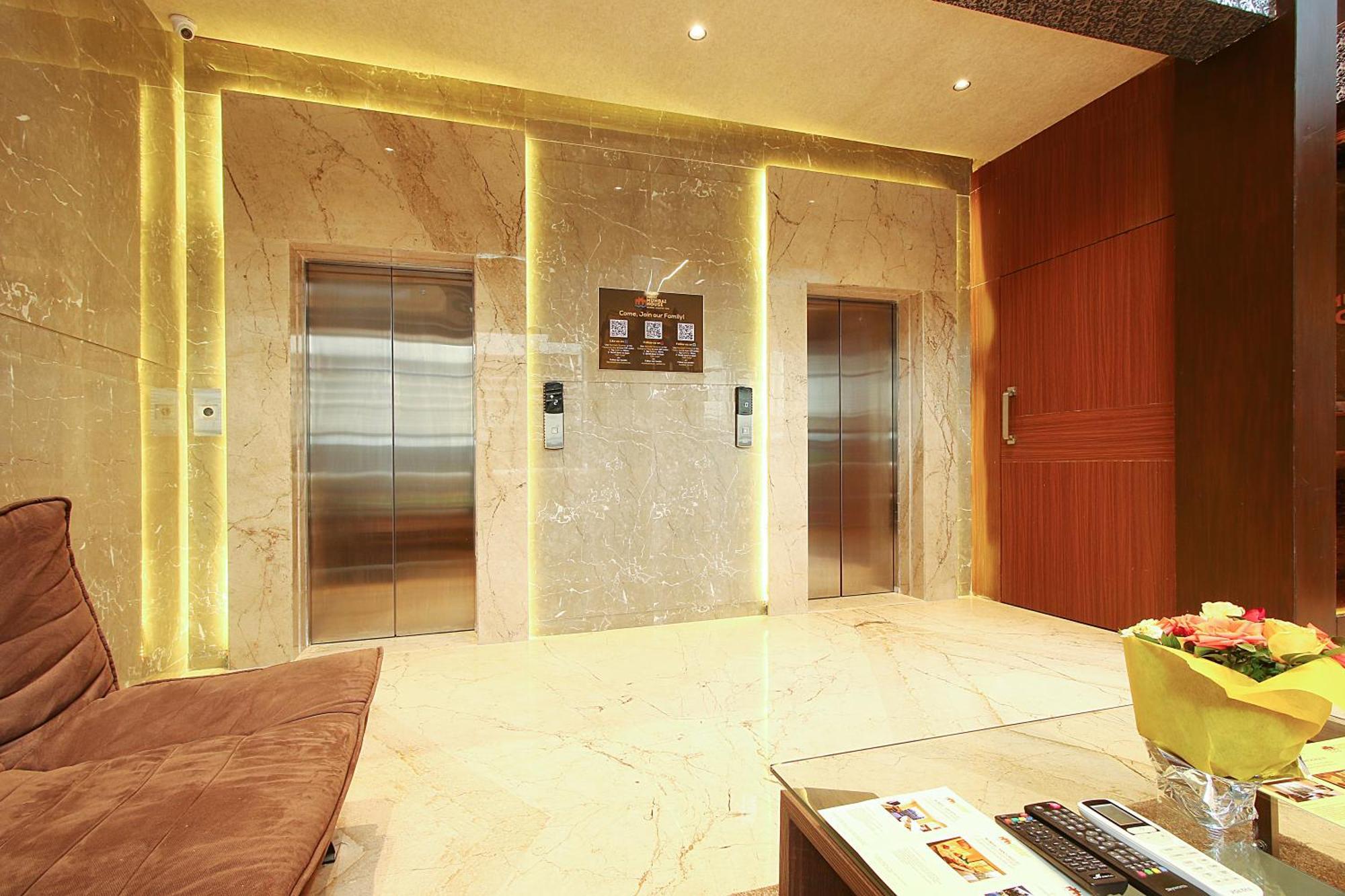 Mumbai House Luxury Apartments Santacruz East, Mumbai Exteriör bild