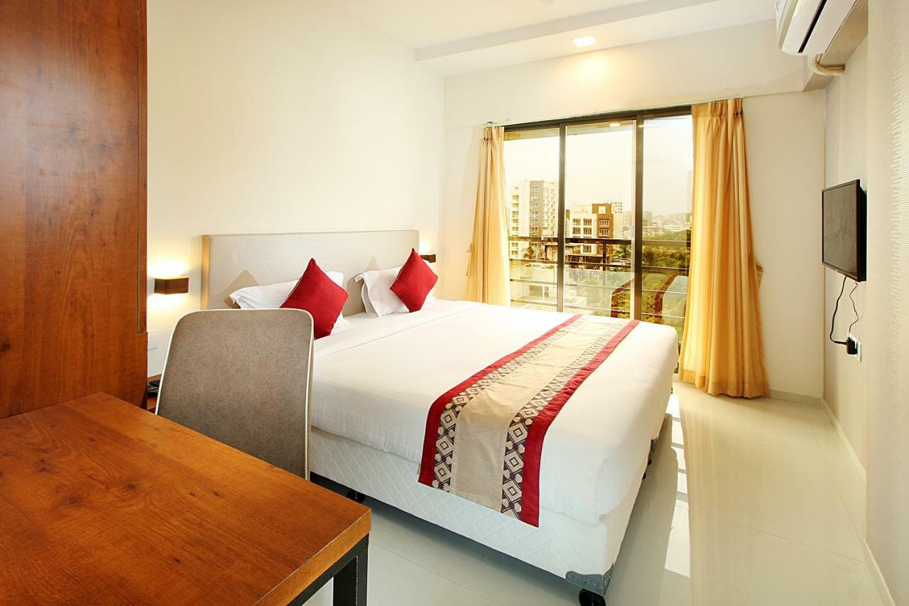 Mumbai House Luxury Apartments Santacruz East, Mumbai Exteriör bild