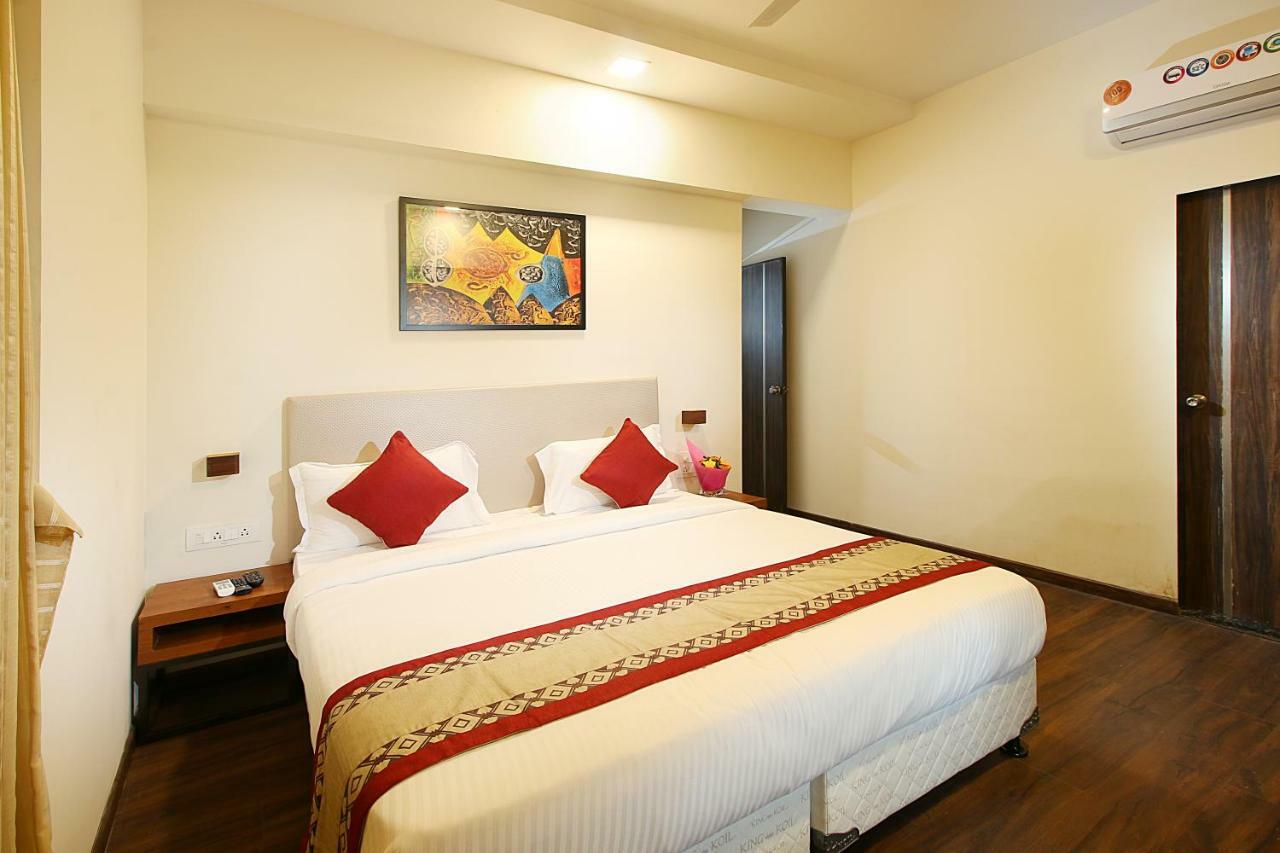 Mumbai House Luxury Apartments Santacruz East, Mumbai Exteriör bild
