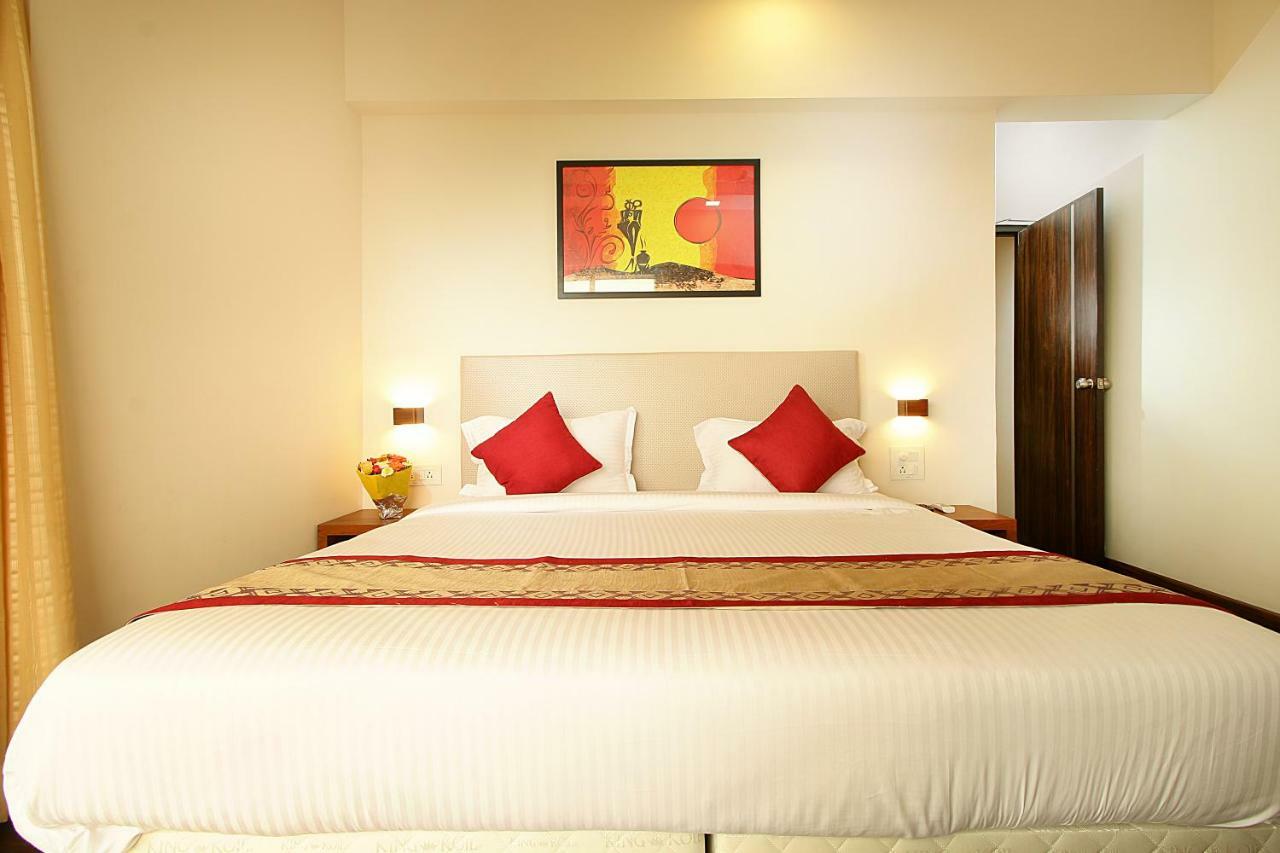 Mumbai House Luxury Apartments Santacruz East, Mumbai Exteriör bild