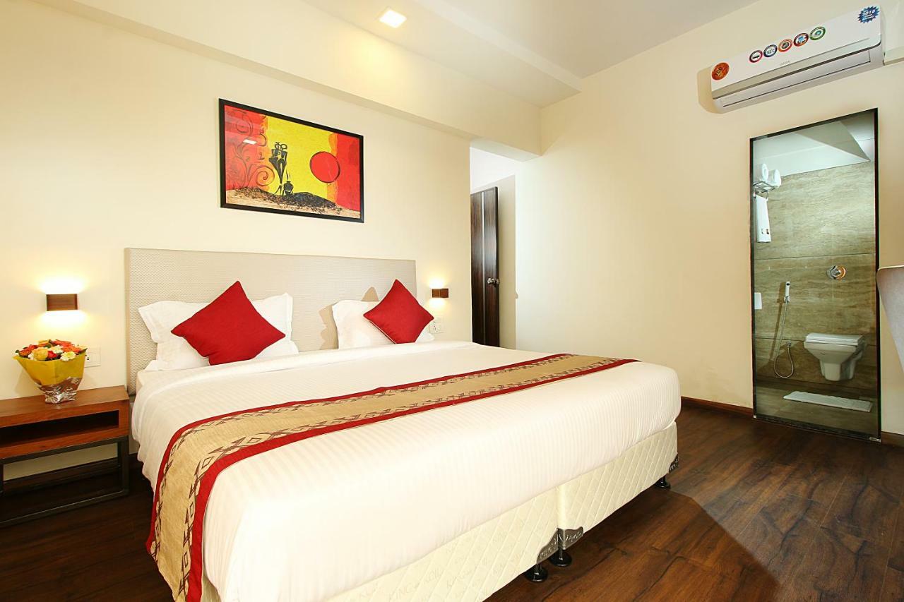 Mumbai House Luxury Apartments Santacruz East, Mumbai Exteriör bild