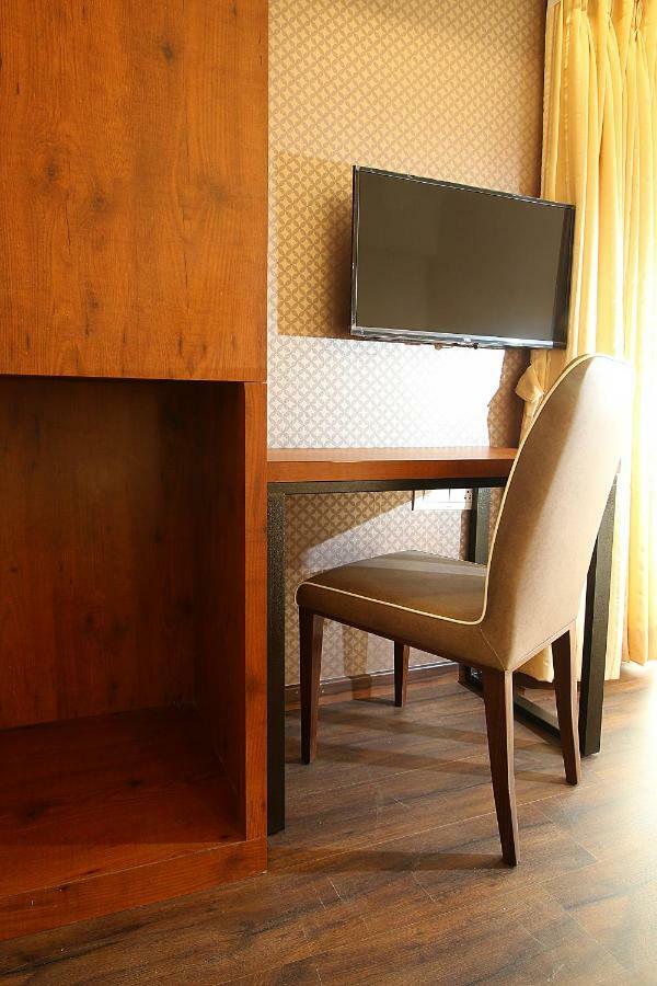 Mumbai House Luxury Apartments Santacruz East, Mumbai Exteriör bild