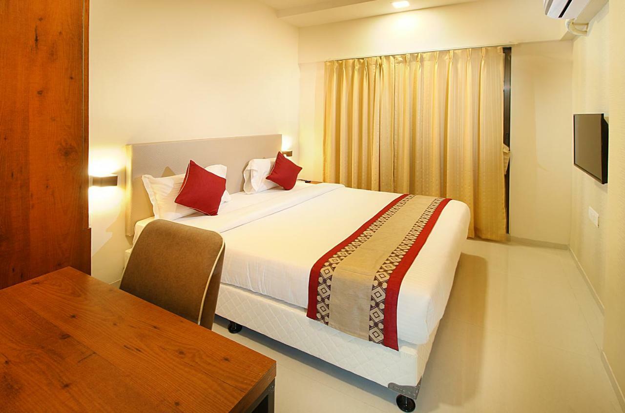 Mumbai House Luxury Apartments Santacruz East, Mumbai Exteriör bild