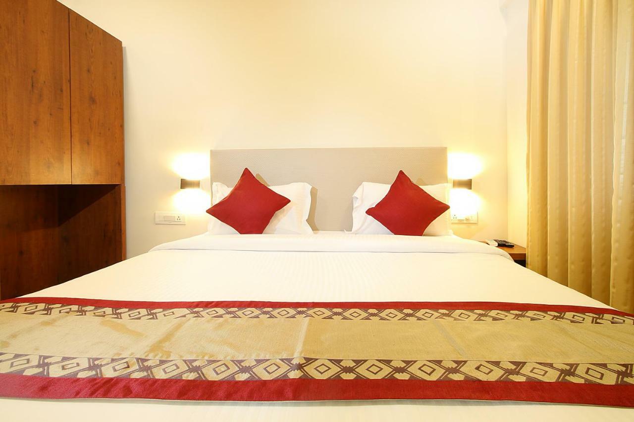Mumbai House Luxury Apartments Santacruz East, Mumbai Exteriör bild