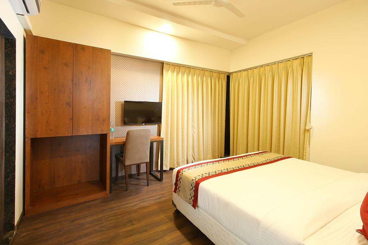 Mumbai House Luxury Apartments Santacruz East, Mumbai Exteriör bild